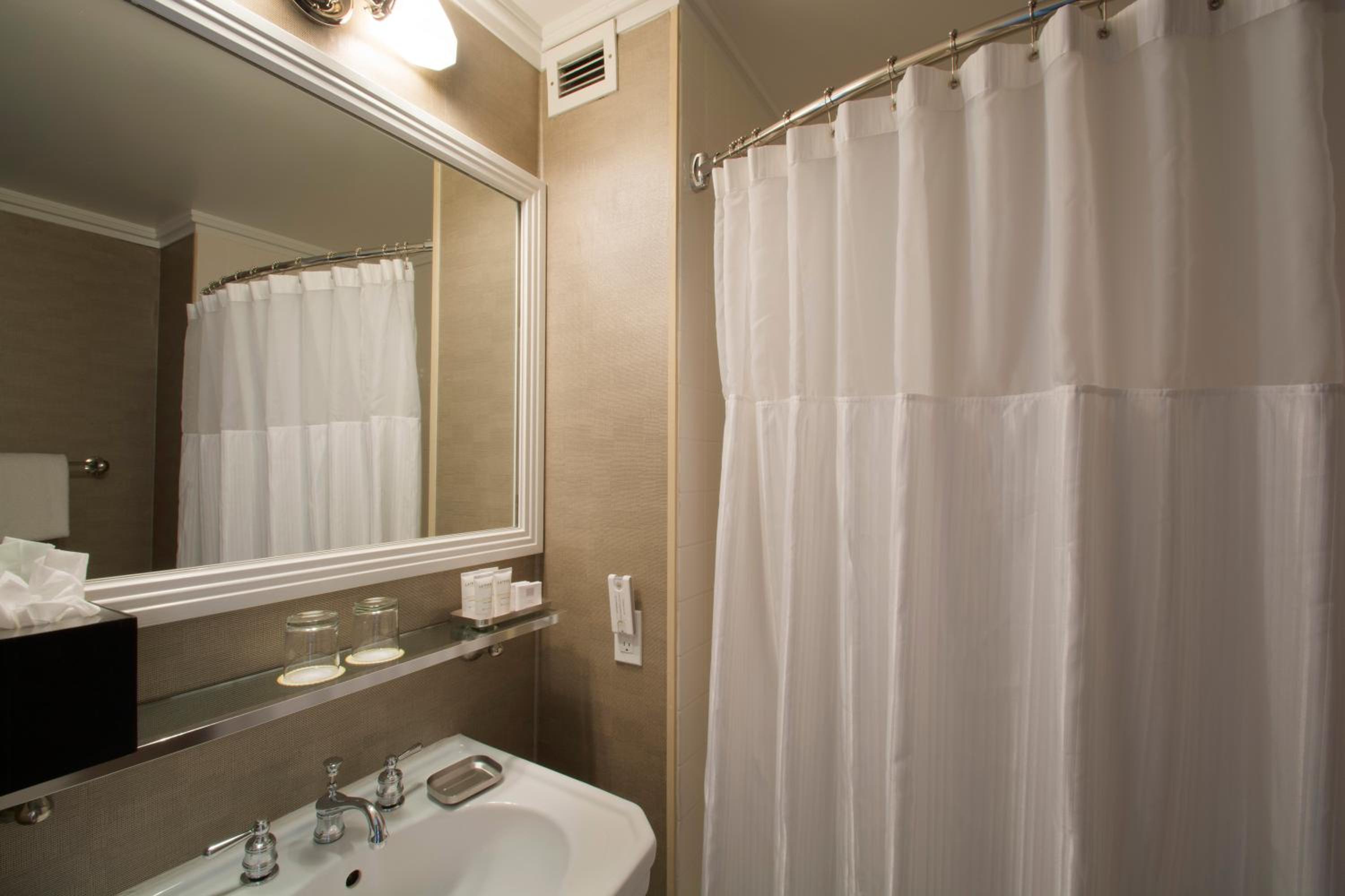 Suite, Parlor