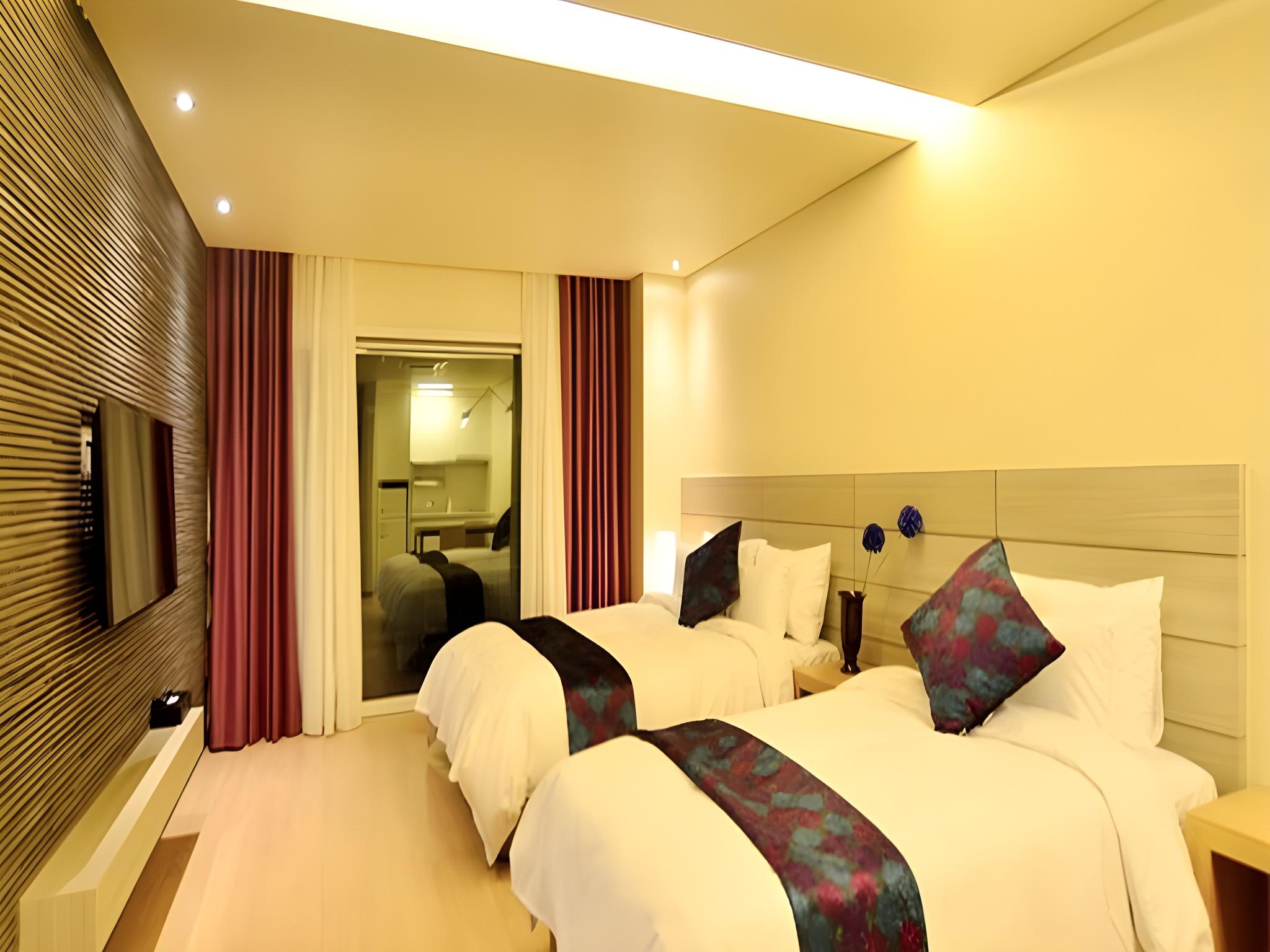 DELUXE, TWIN BEDS