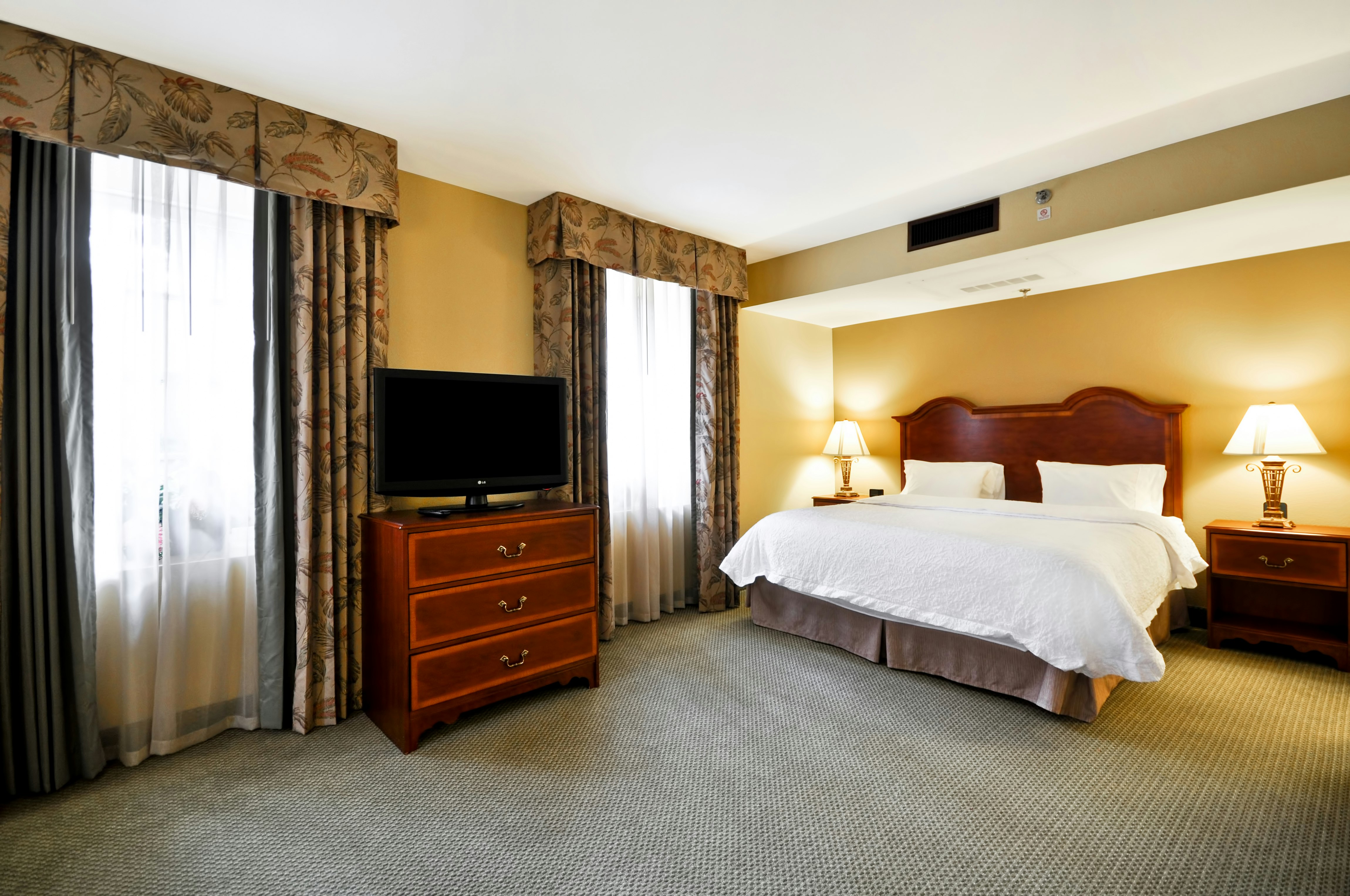 HOSPITALITY, SUITE, 2 QUEEN BEDS