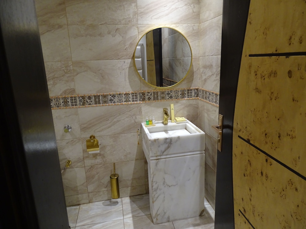 كومفورت إن أليرموك(Comfort Inn Al Yarmouk) 49/49
