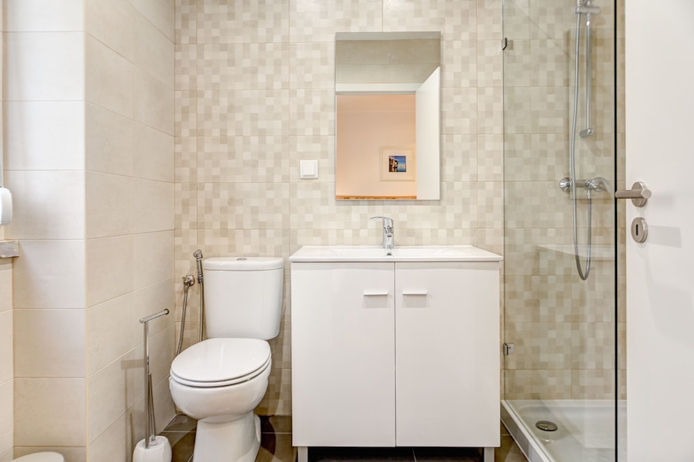 شقة كلاسيكية بسريرين مزدوجين بـ5 غرف نوم مع أريكة، Home Out Rooms and Apartments 5/9