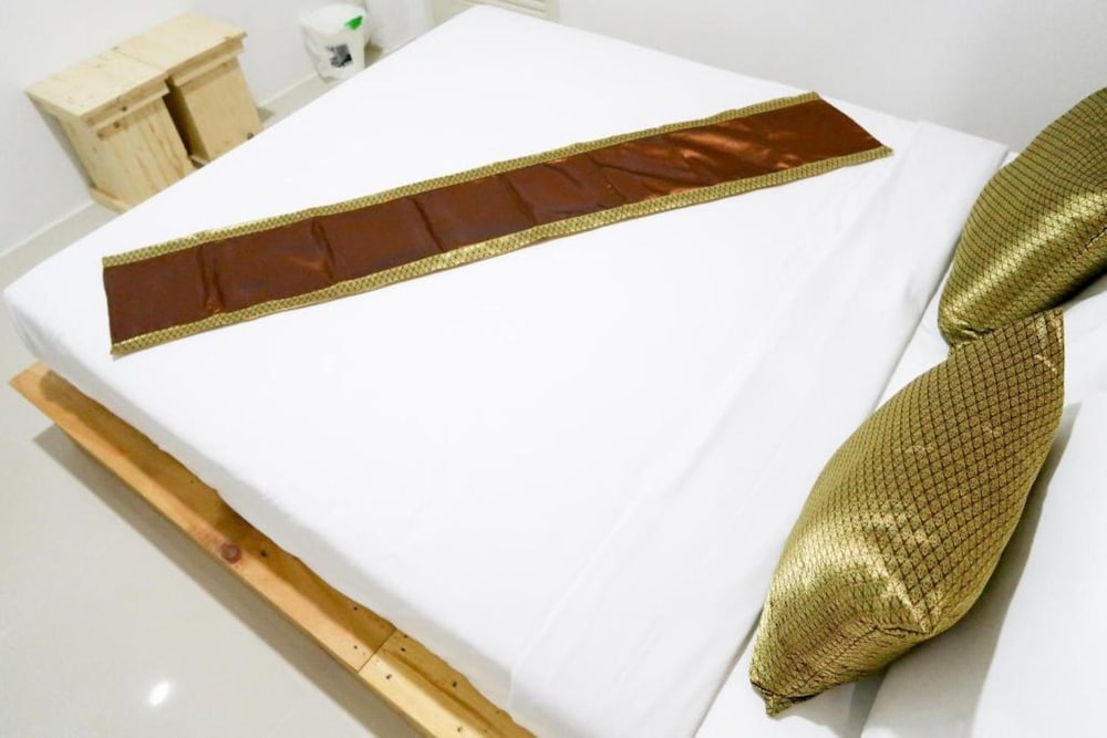 Baan Urt Suratthani Airport Hotel 44/66