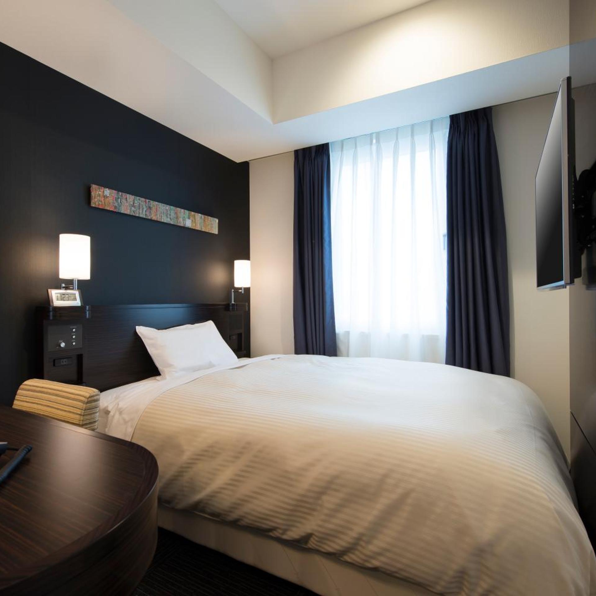 ECONOMY, DOUBLE BED, SMOKING