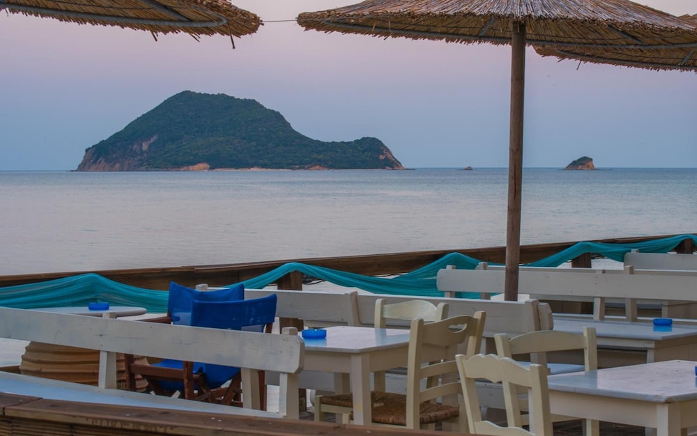 Porto Koukla Beach Hotel 82/89