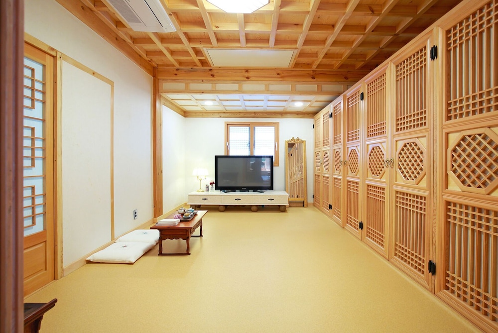 Wiyeonjae Hanok Stay 39/49