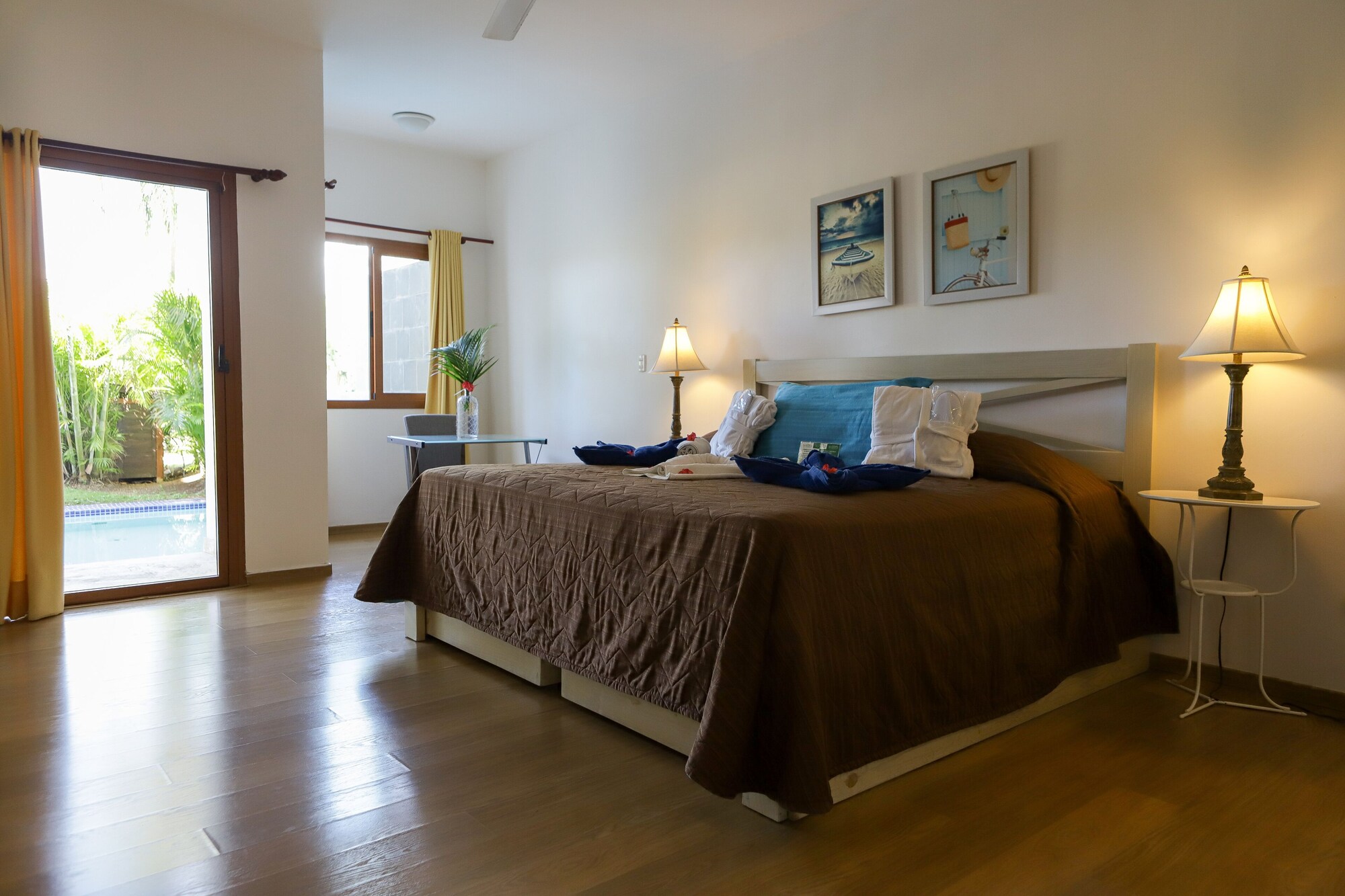 Senior, Premium, Suite, King Bed, Sofa