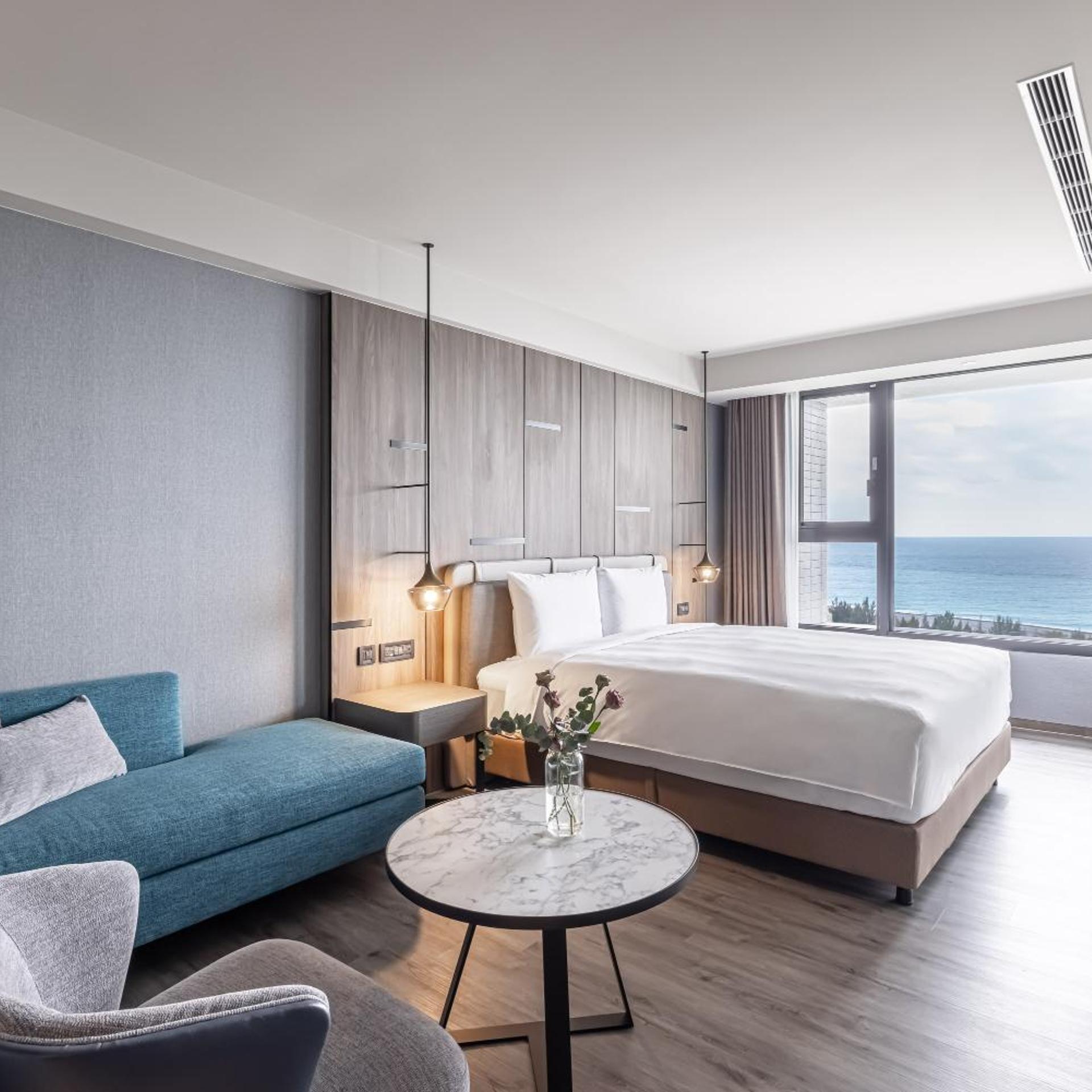 Deluxe, Executive, King Bed, Ocean View, Building