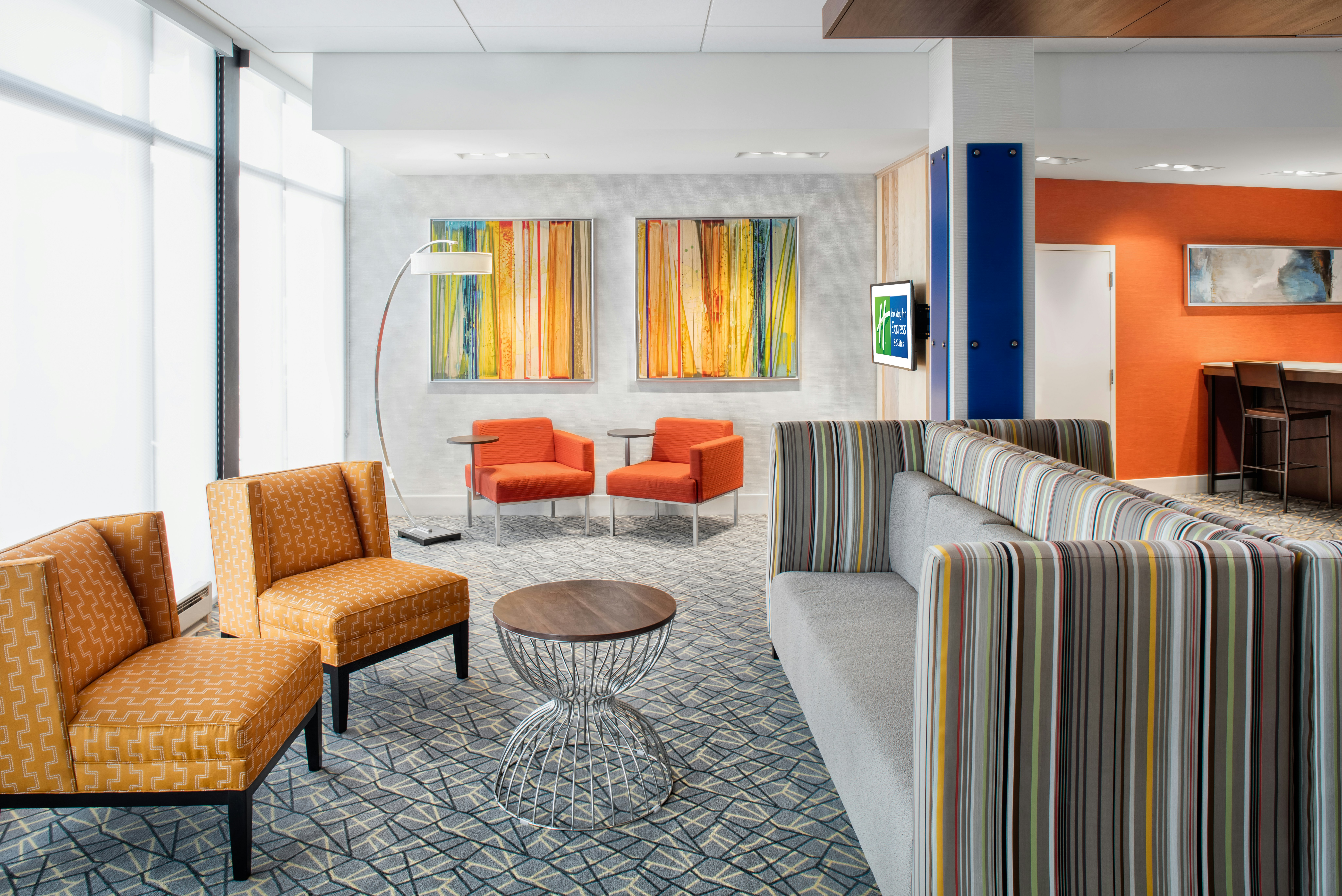 Holiday Inn Express Suites East Peoria Riverfront 24/40
