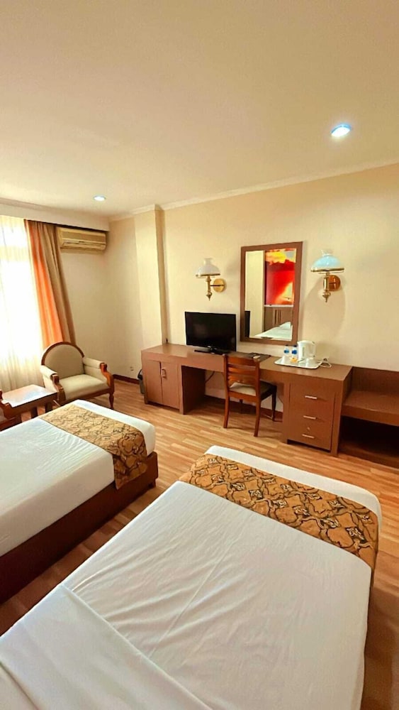 Riyadi Palace Hotel 33/61