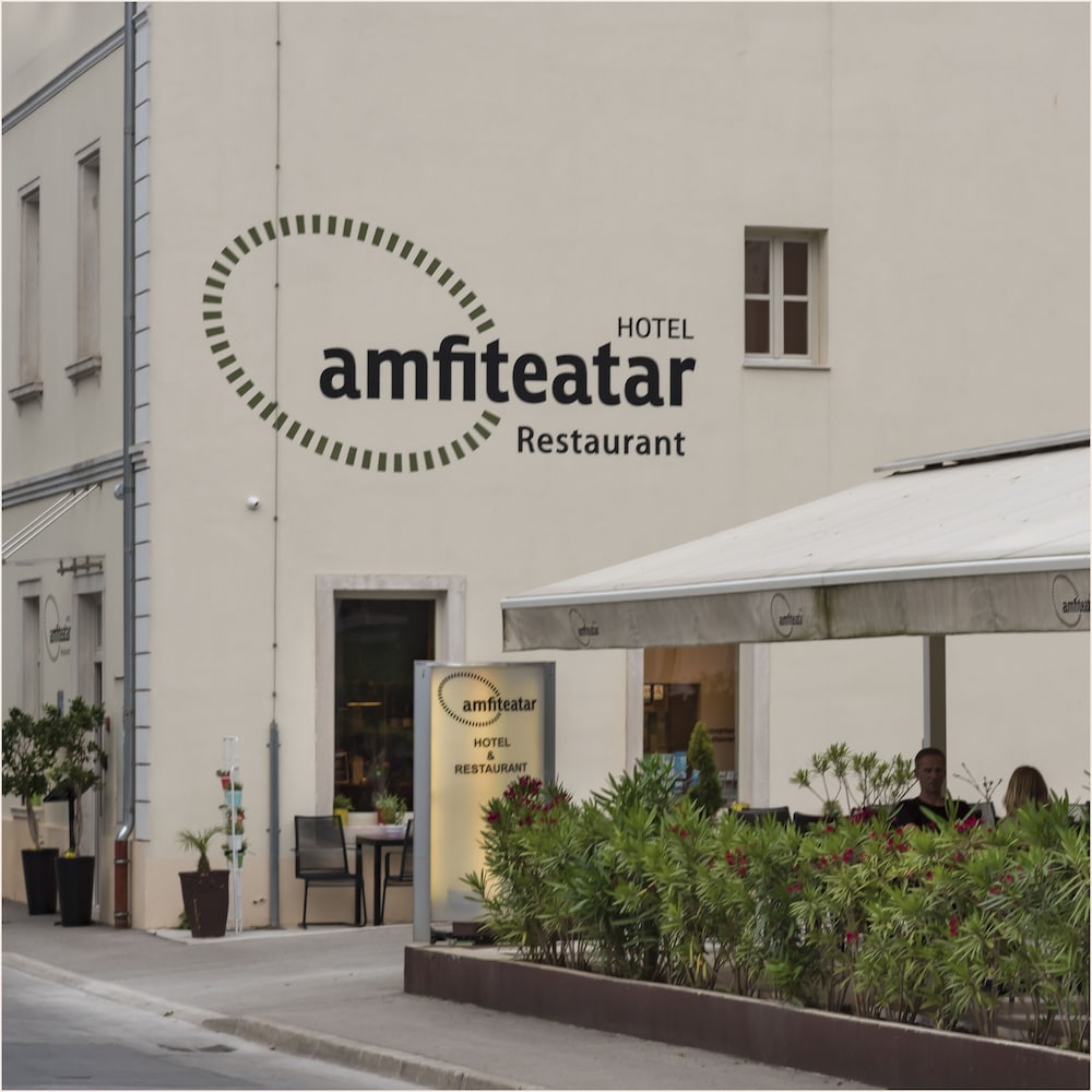 Hotel Amfiteatar 56/63