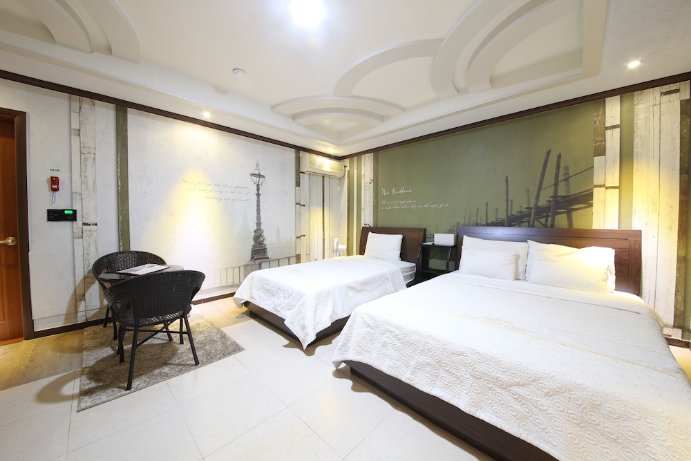 Hotel New Evergreen 10/62