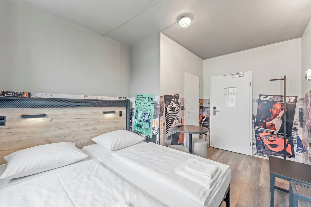 Room, Twin Beds