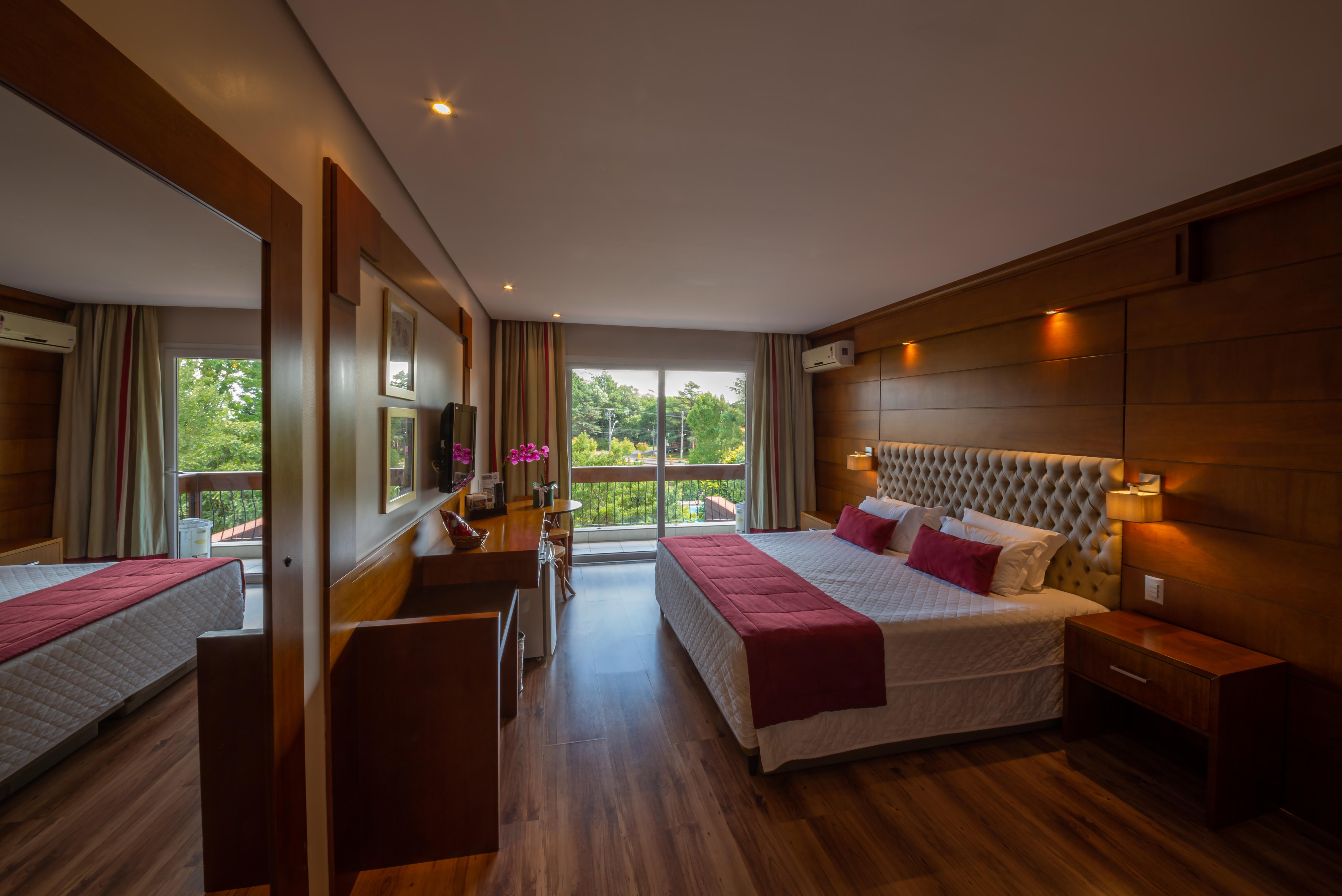 Super, Garden View