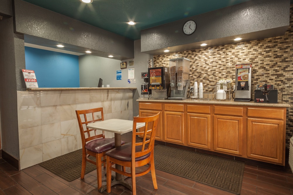 VAGABOND INN HEMET 4/33