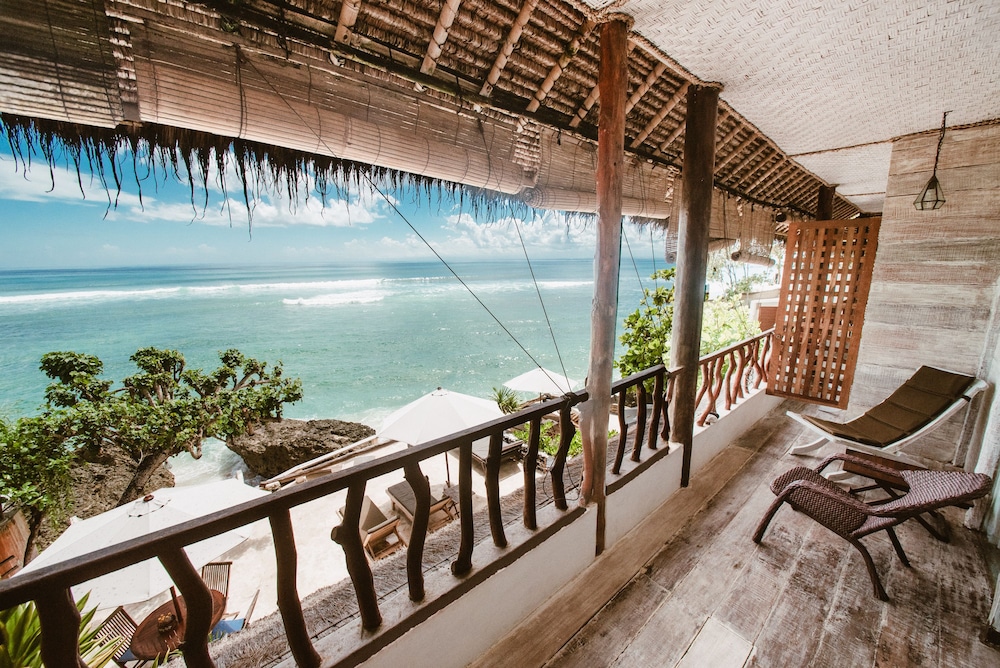 Rock 'N Reef Hotel 4/66