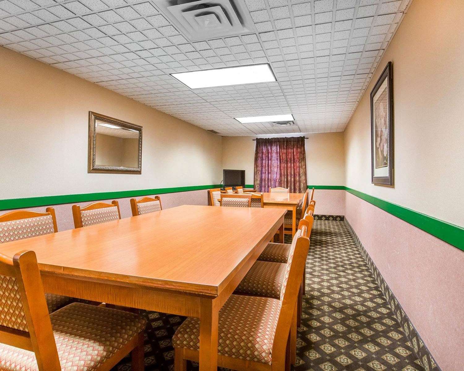Quality Inn and Suites Lethbridge East 50/52