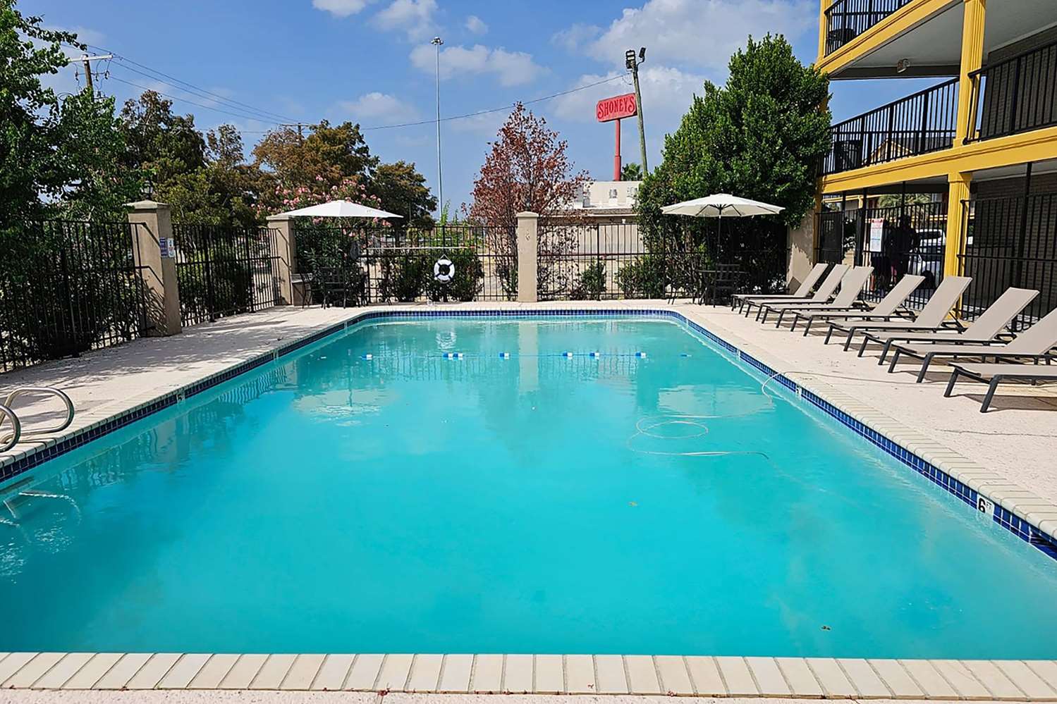 Super 8 By Wyndham Metairie 23/26
