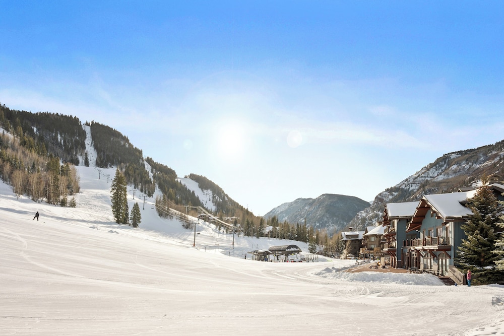 Ritz-Carlton Club, Aspen Highlands by Frias 48/50