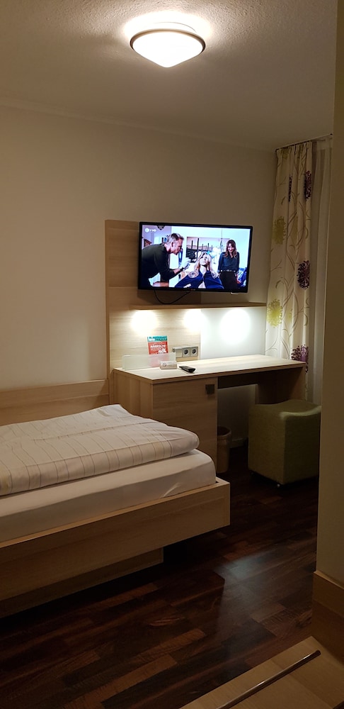 Hotel Froehlich 6/30