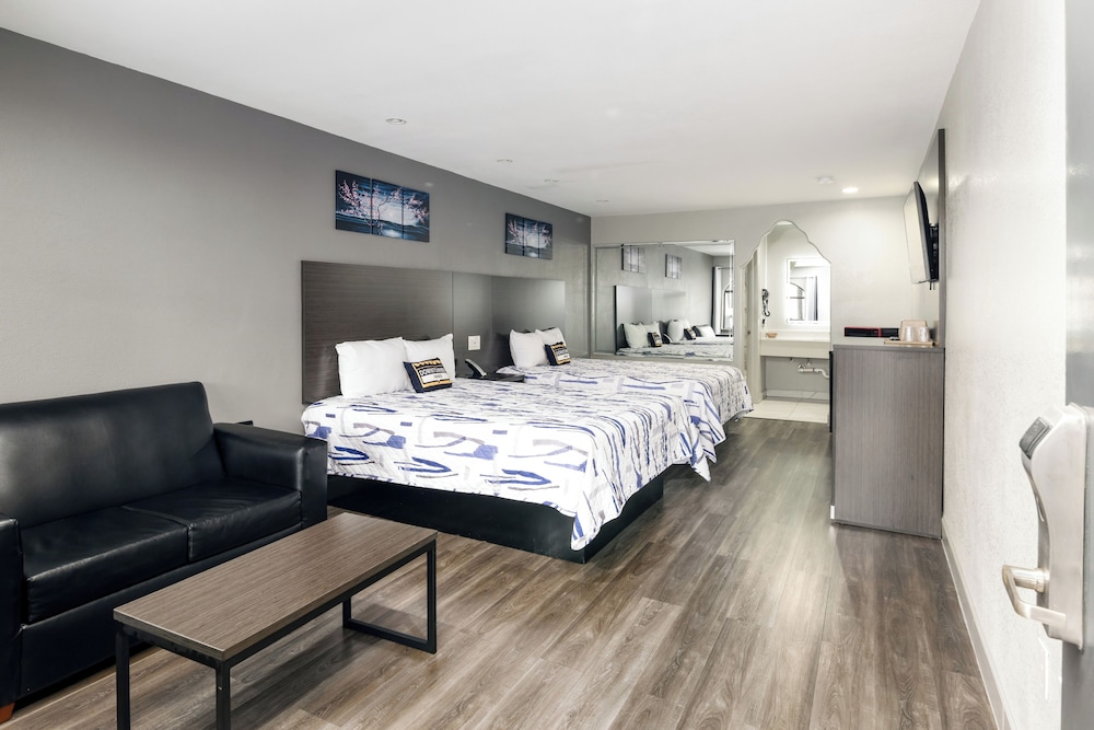 STANDARD, 2 QUEEN BEDS