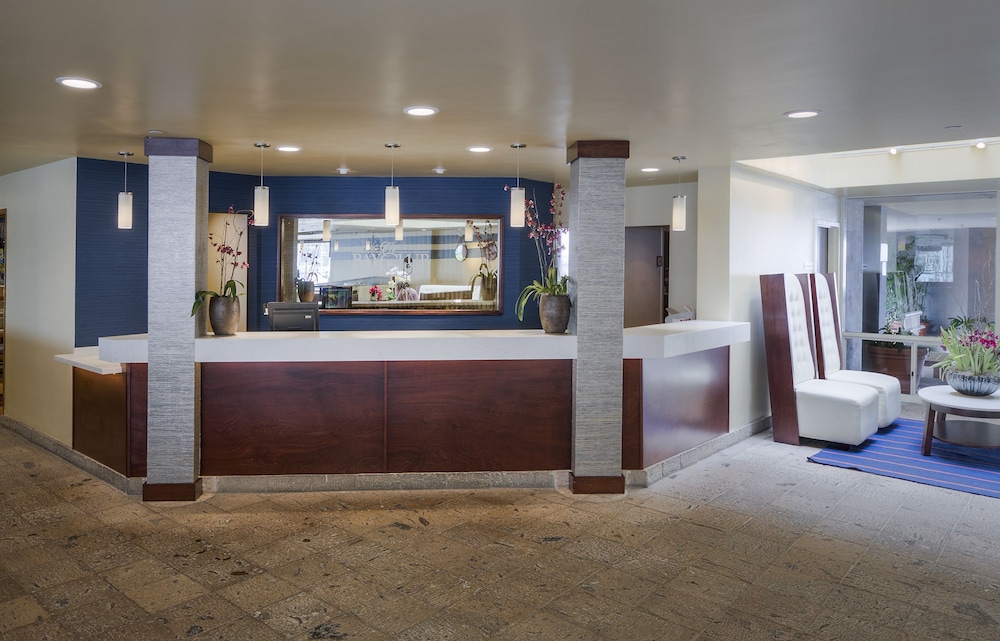 Bay Club Hotel & Marina 11/65