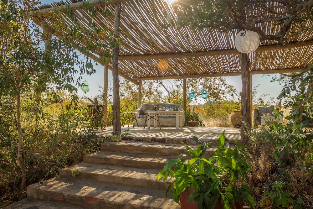 Mbizi Bush Lodge 40/50