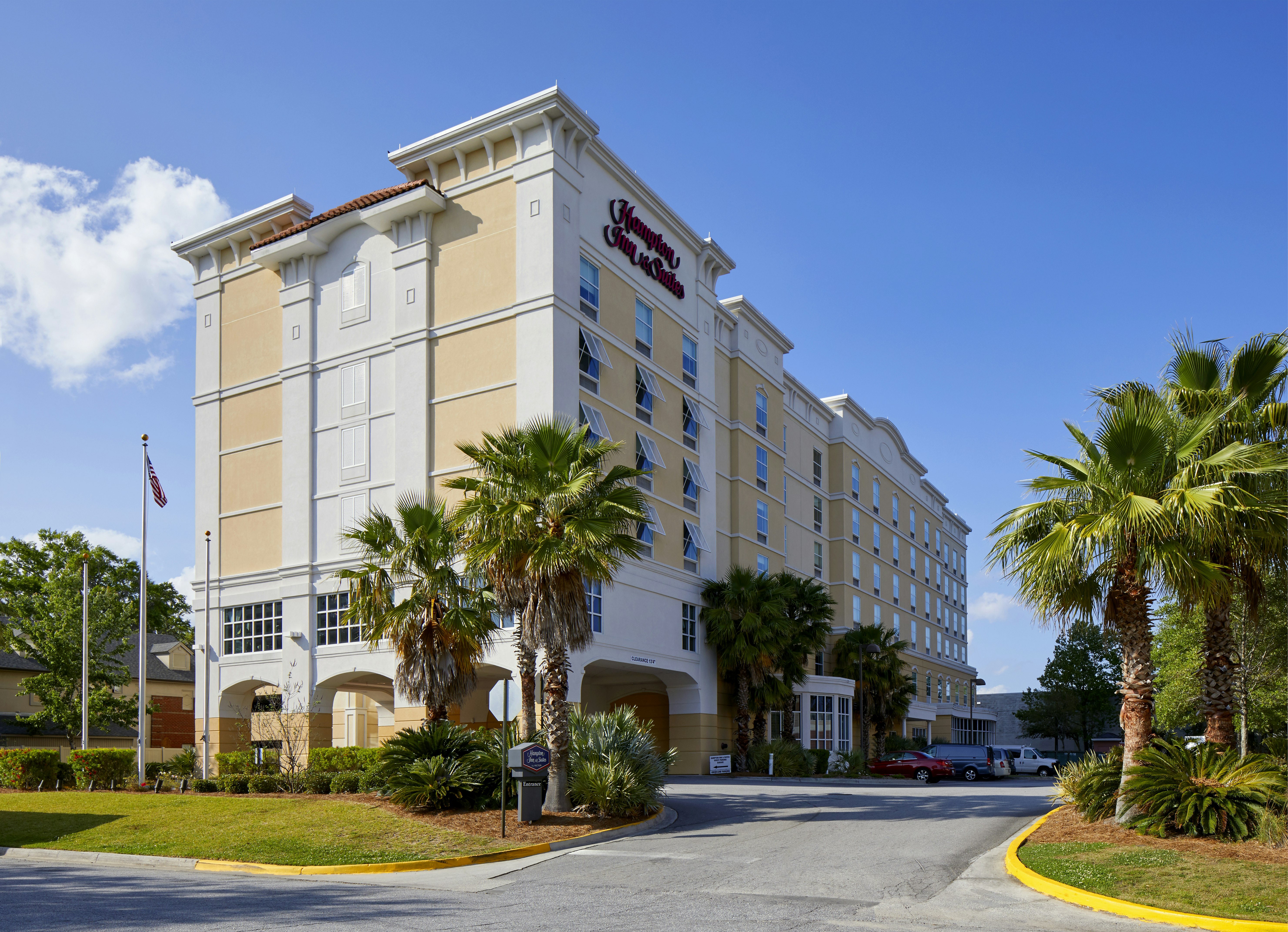 Hampton Inn and Suites Savannah Midtown 13/14