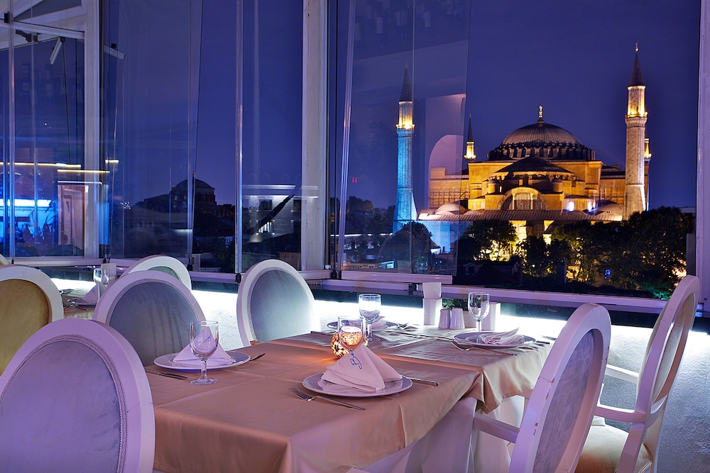 THE ISTANBUL HOTEL 43/50