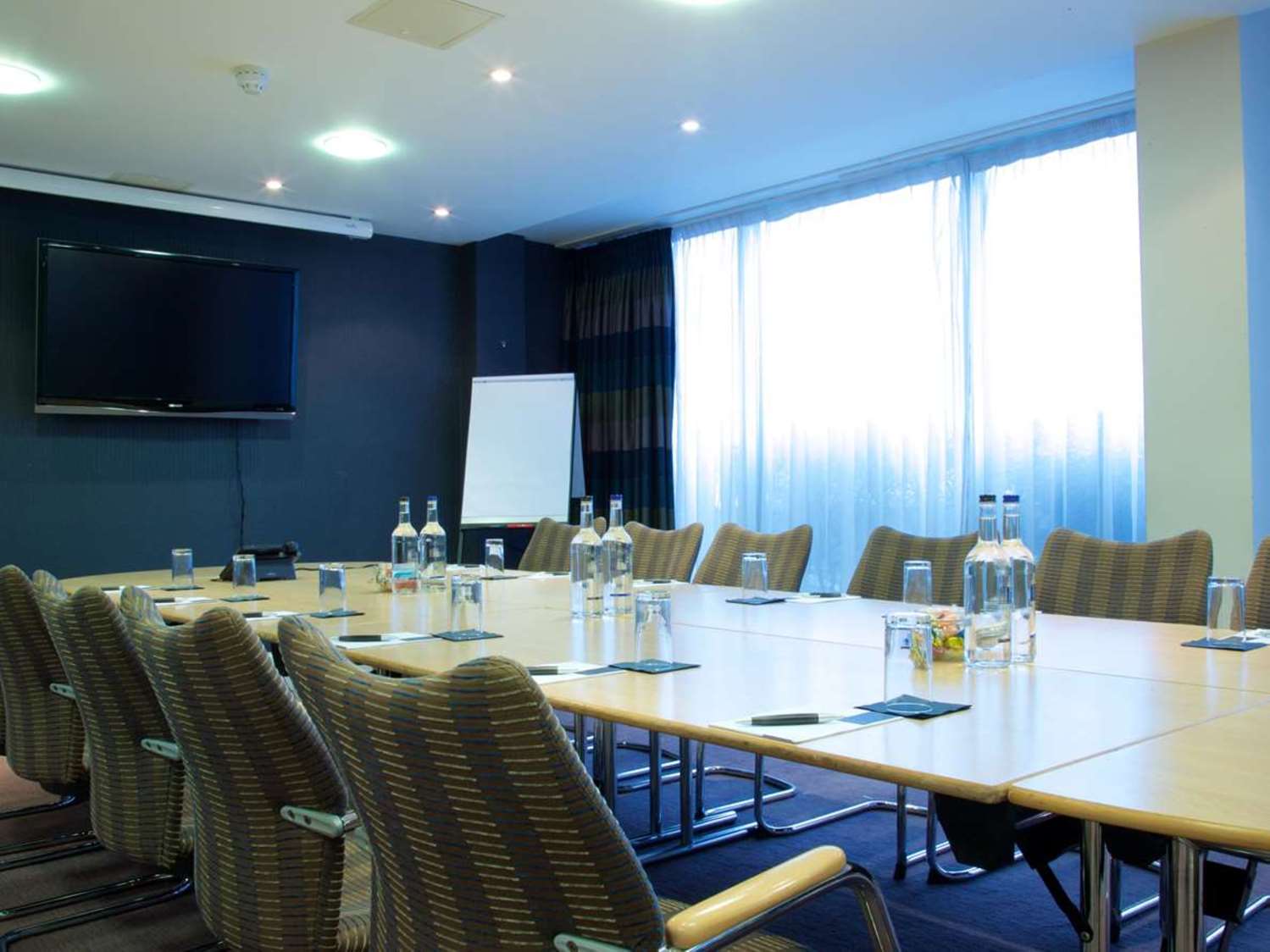 London Croydon Aerodrome Hotel by Sunday 27/29