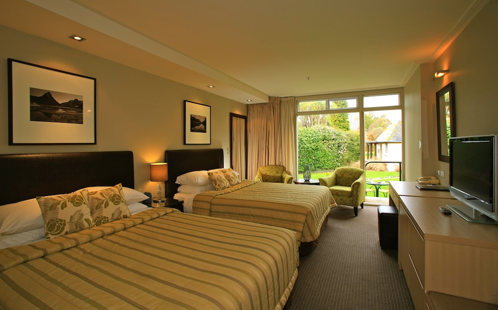 Distinction Te Anau Hotel and Villas 16/68