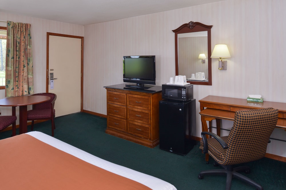 Americas Best Value Inn-Plattsburgh 24/40