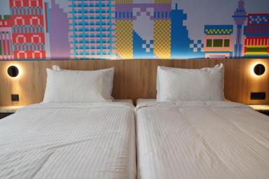Urban, Twin Beds