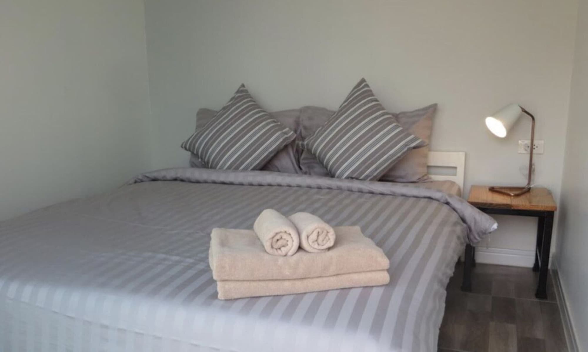 STANDARD, DOUBLE BED, SHARED BATHROOM