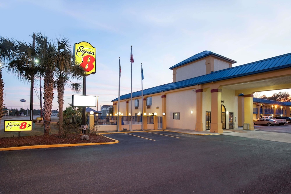 Super 8 by Wyndham Hammond 1/18