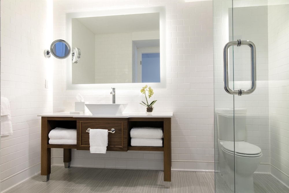 Hilton Key West Resort & Marina 72/74