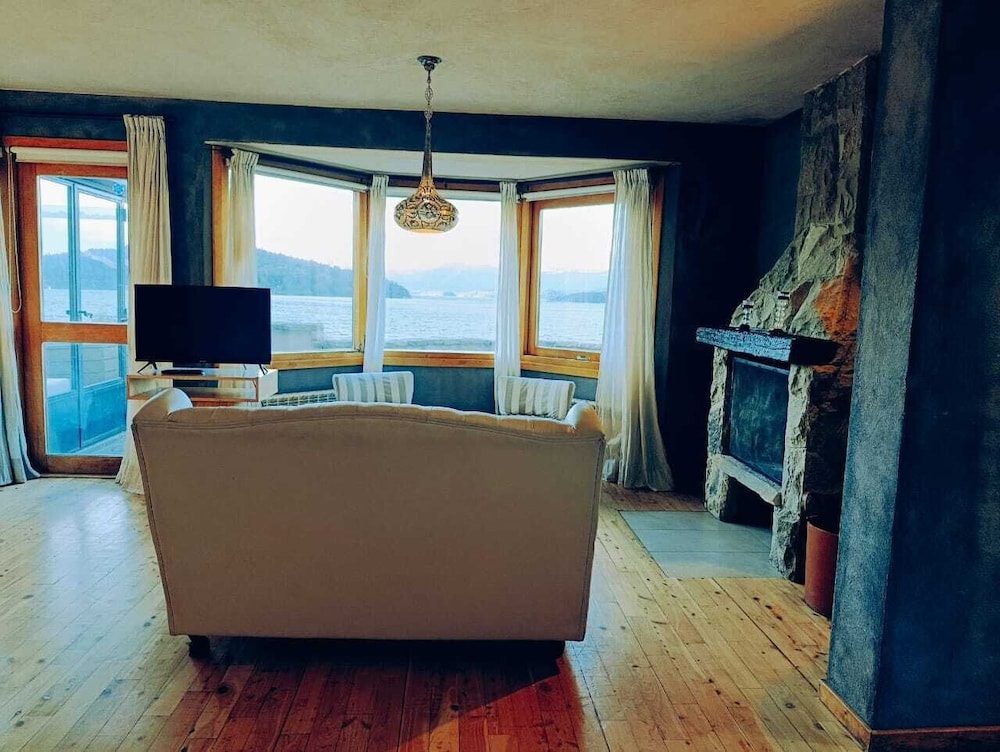 Lirolay Suites 6/46