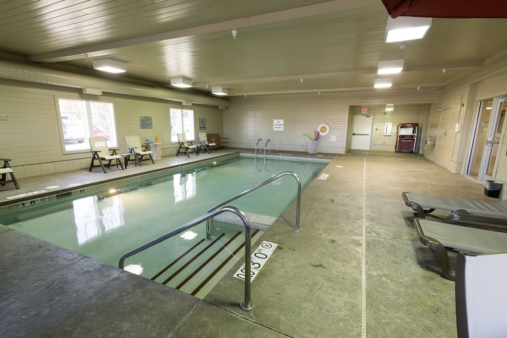 Holiday Inn Express Hotel Suites Iron Mountain 33/57