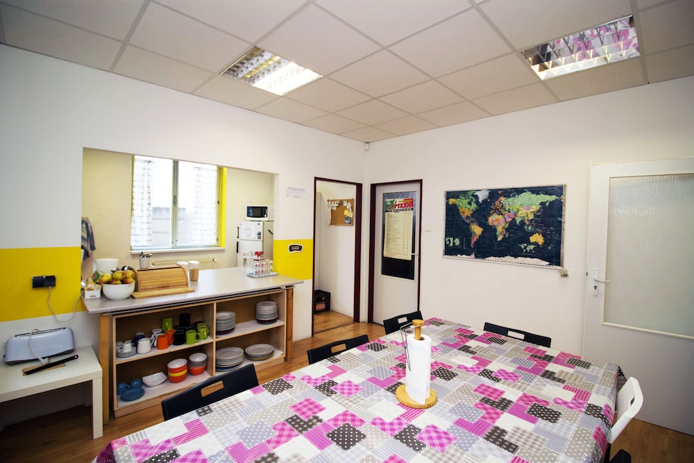 Nitra Glycerin Hostel 2/35