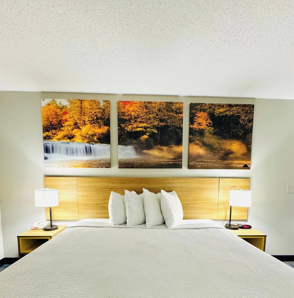 Days Inn by Wyndham Newnan 30/43