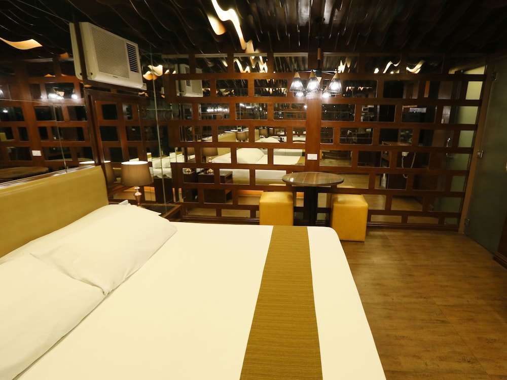 Hotel Ava Gil Puyat 39/56