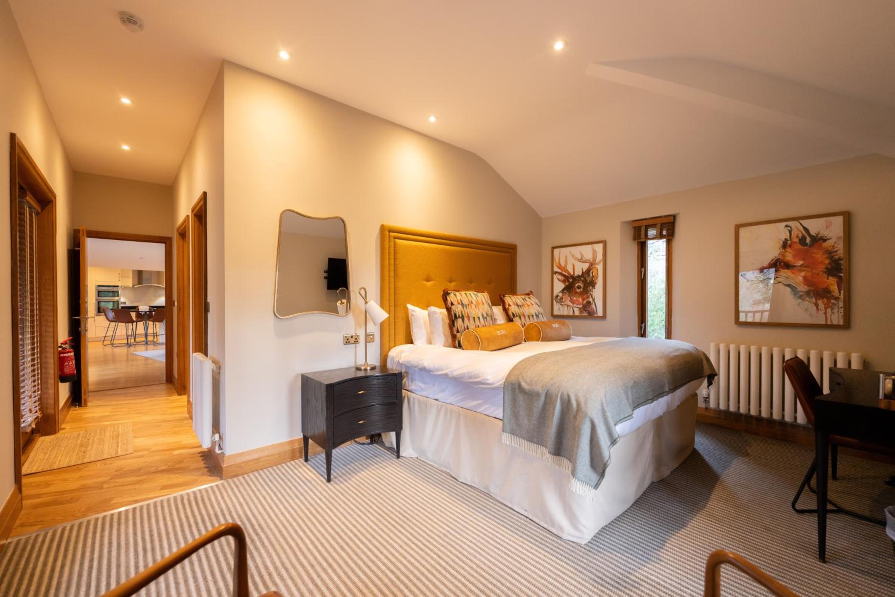 Family, Lodge, Suite