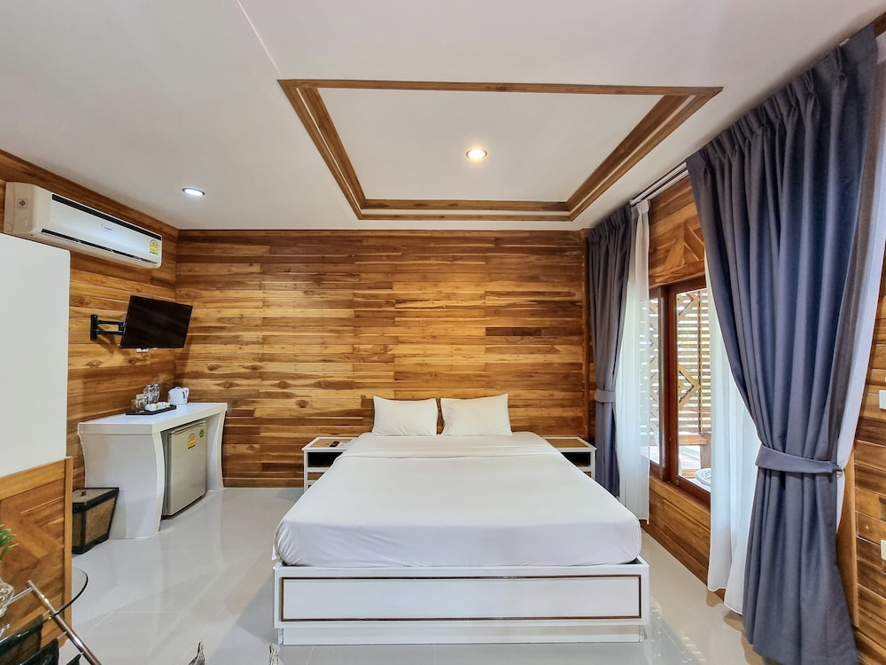 Standard, King Bed, Pool View, Phuvara Boutique Aonang 2/6