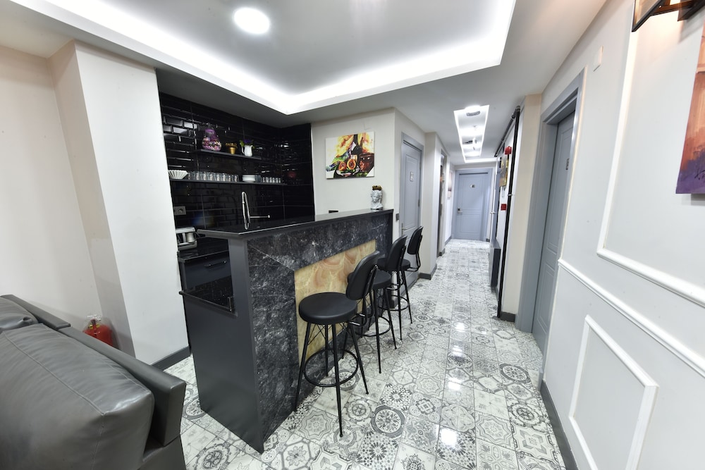 Almina Inn Hotel 8/50