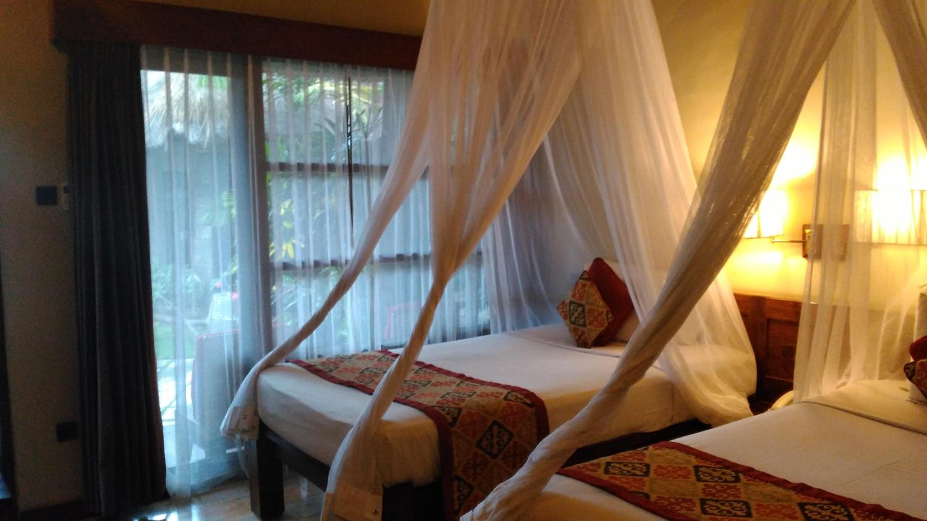 DELUXE, TWIN BEDS