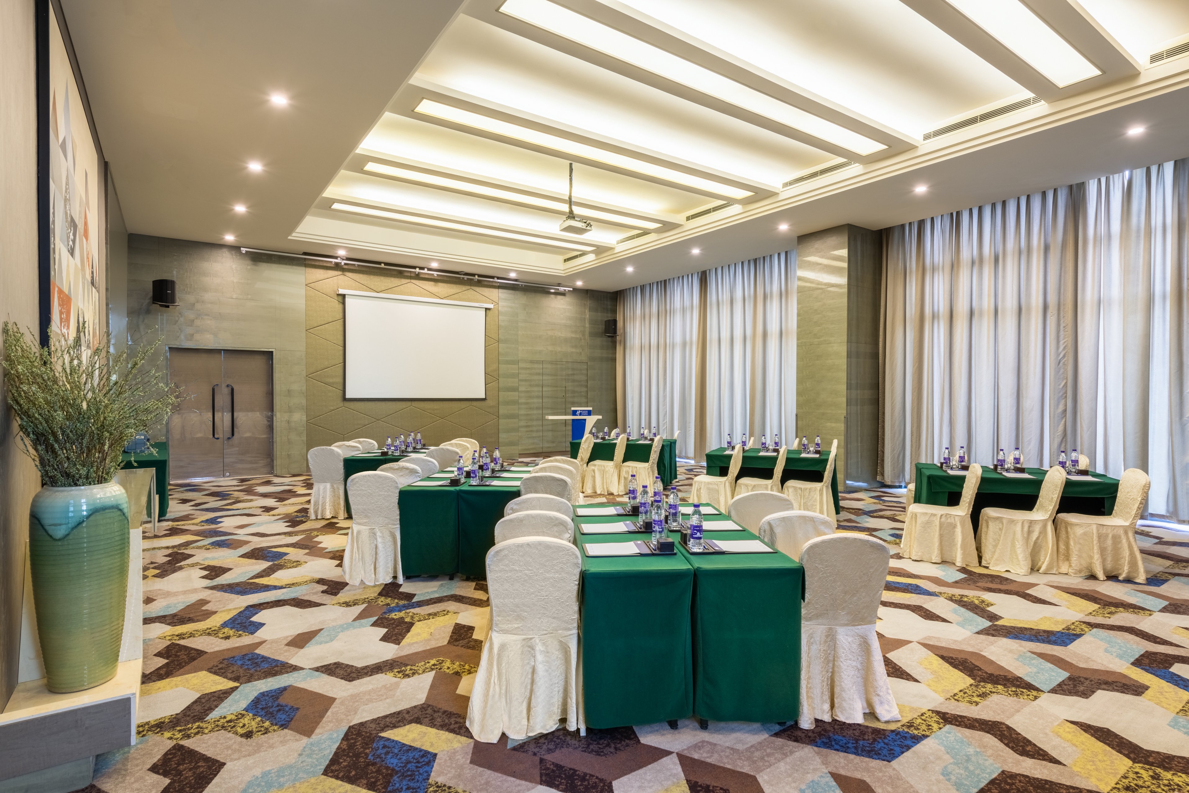 Holiday Inn Express Beijing Yizhaung 23/34
