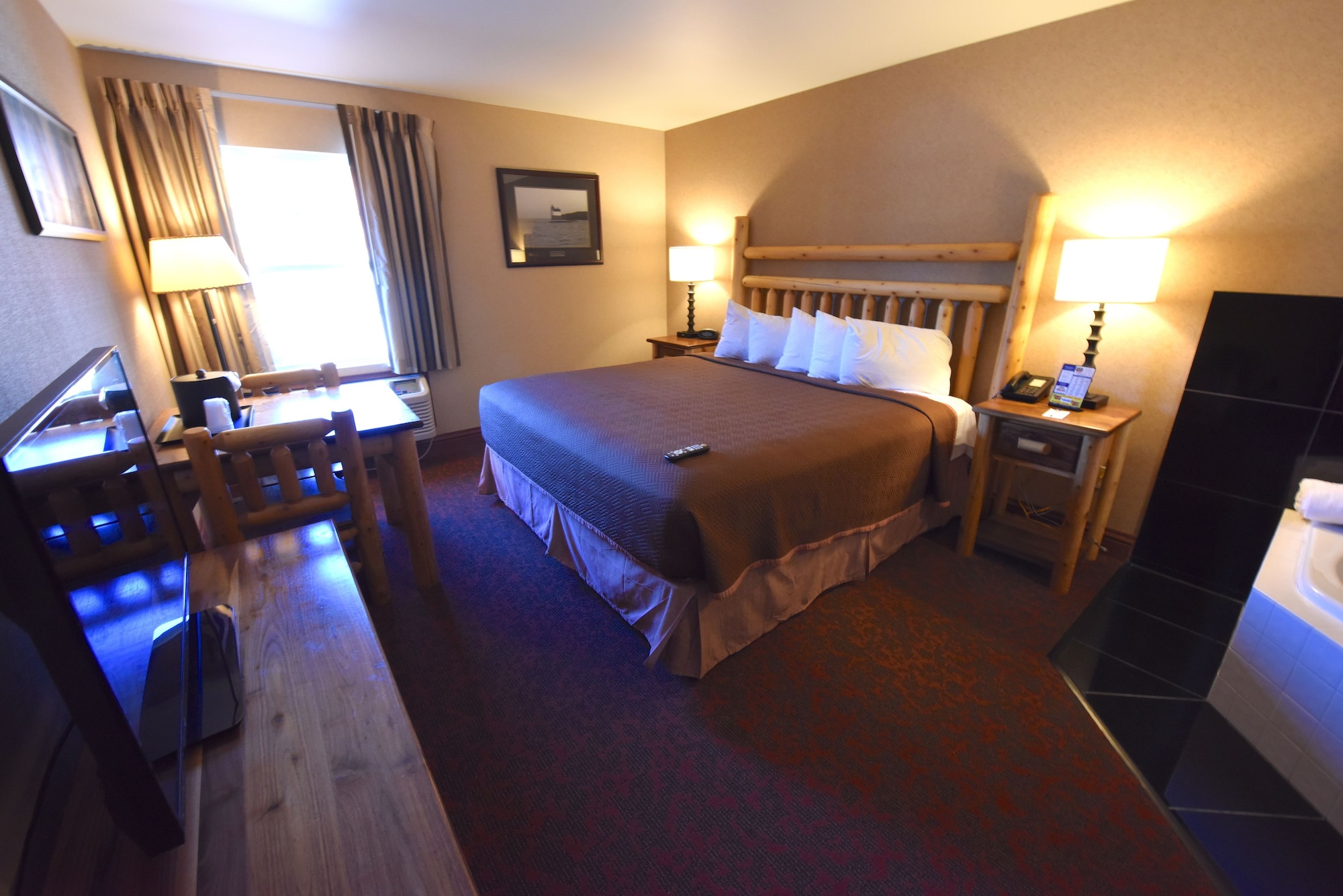 BASIC, KING BED, JETTED TUB
