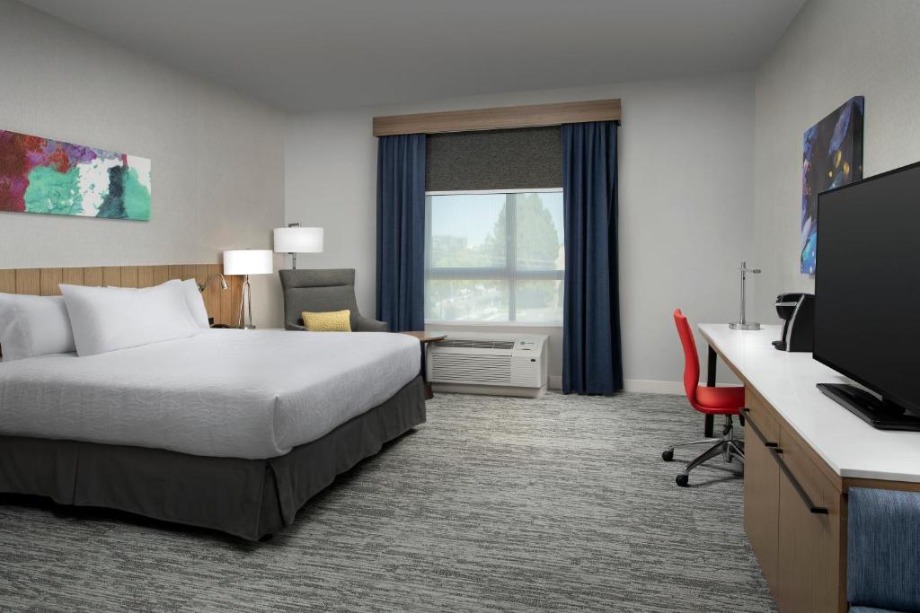 1 BEDROOM, SUITE, KING BED, SOFA