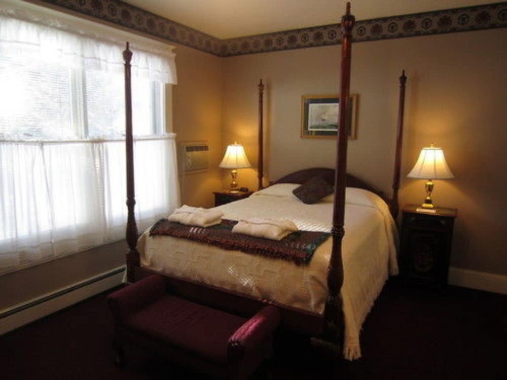 China Clipper Inn 9/36