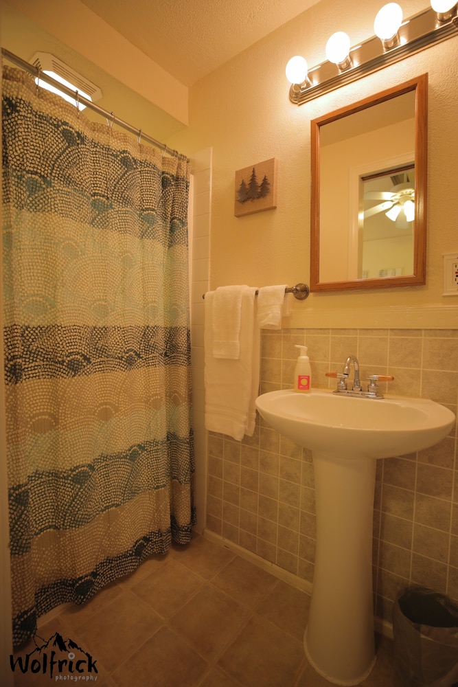 Jewel Lake Bed Breakfast 48/50