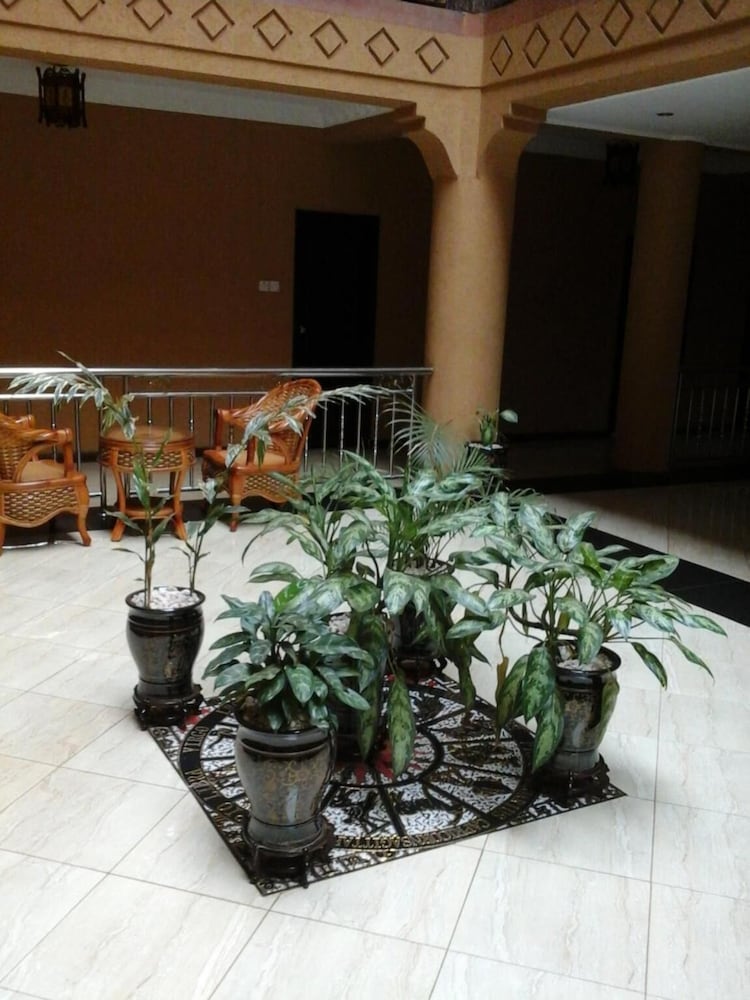 Biraj International Hotel 34/50